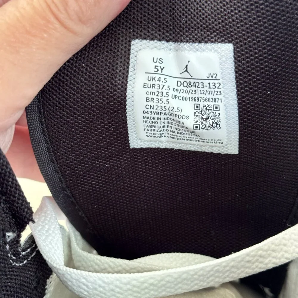 Air Jordan 1 Mid White Black Sneakers | Big Kids Size 5Y (Women’s 6.5) - Picture 9 of 14